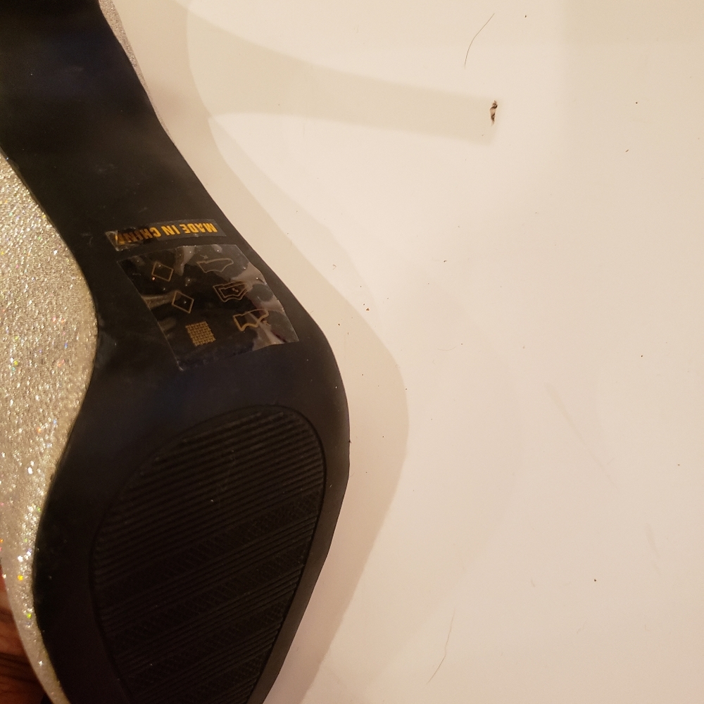 Female Davids Bridal shoes. Size 7 - Picture 3 of 3